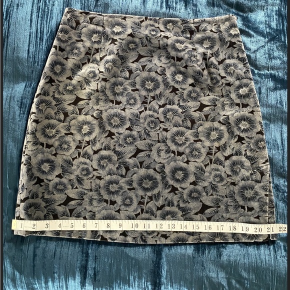 Ann Taylor Velvet Stretch Fabric Skirt - Grey Blue Floral - Size 10 - Picture 5 of 7